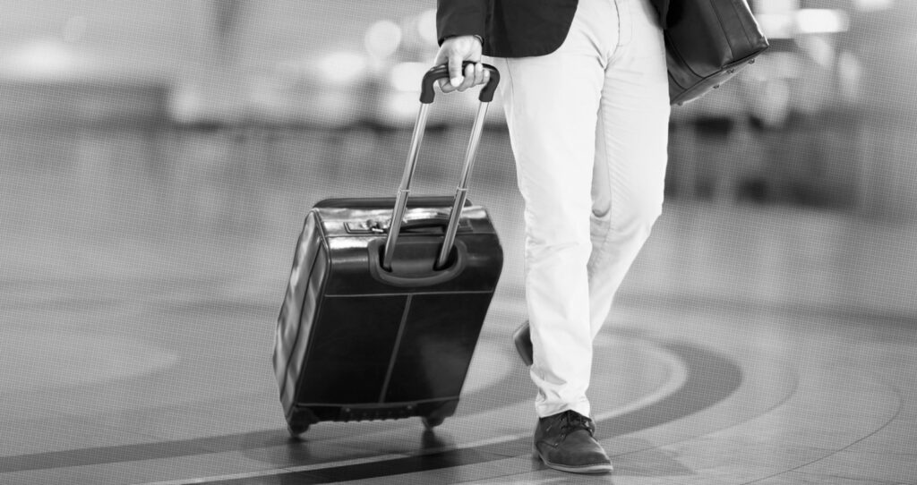 Выдворение бывает принудительным и контролируемым