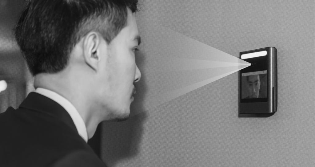 В 2025 году вводится обязательная биометрия для мигрантов на границе